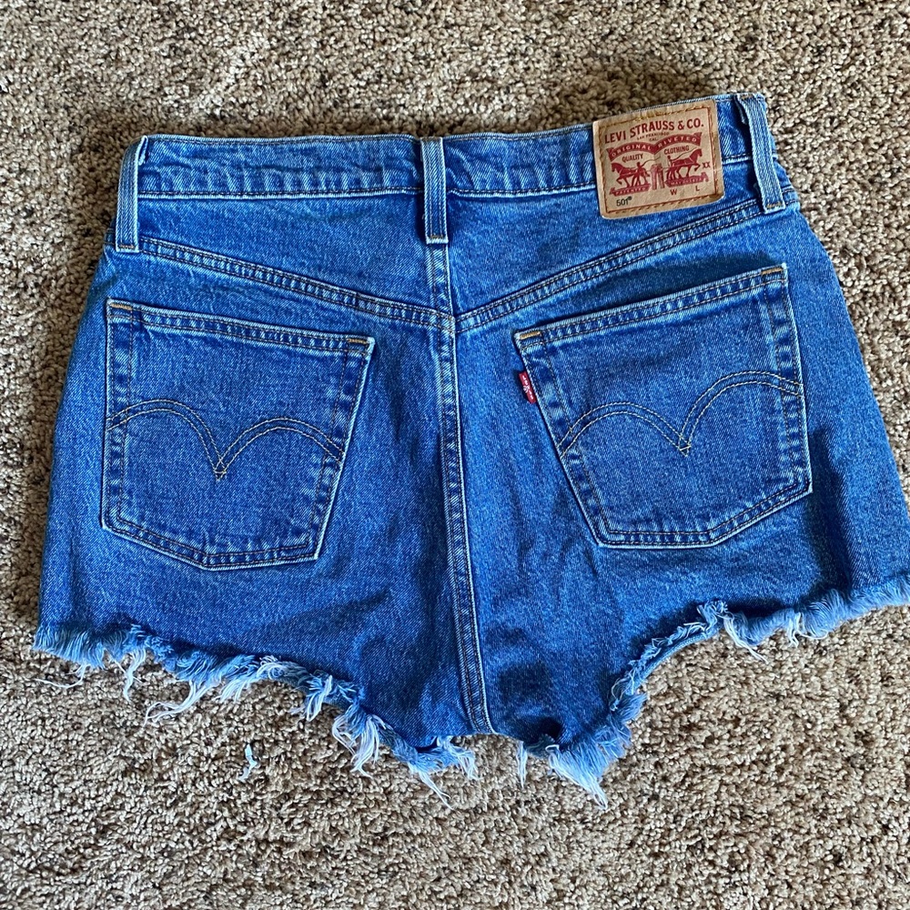 Blue wash vintage high waisted Levi jean shorts
